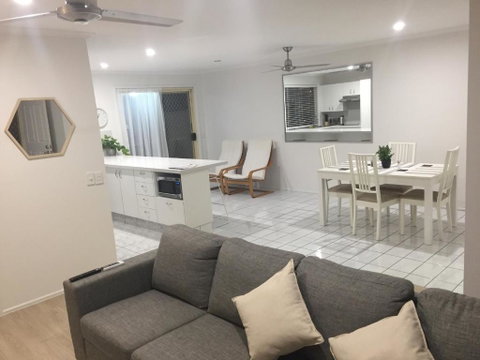 Robin Joy - Palm Beach Accommodation 2