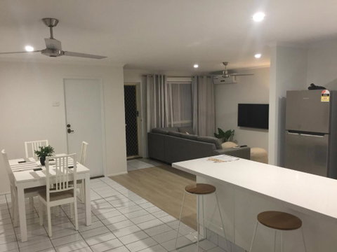 Robin Joy - Palm Beach Accommodation 3