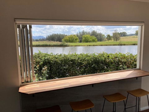 Romantic Lakehouse Set In A Private Vineyard In The Hunter Valley - Palm Beach Accommodation 3