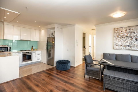Rome Sky Villa - Palm Beach Accommodation 2