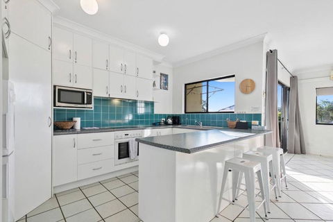 Rooftop Island Sunsets - Palm Beach Accommodation 1
