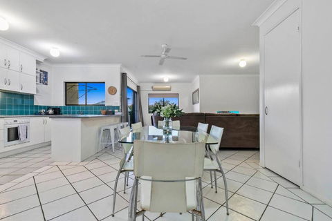 Rooftop Island Sunsets - Palm Beach Accommodation 3