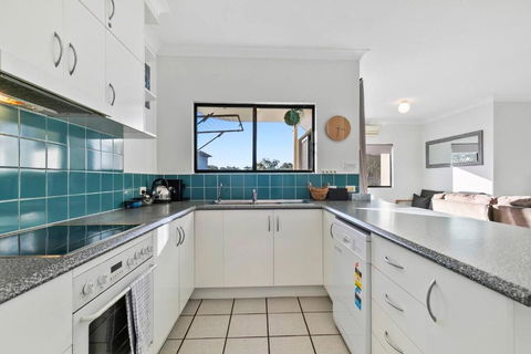 Rooftop Island Sunsets - Palm Beach Accommodation 2