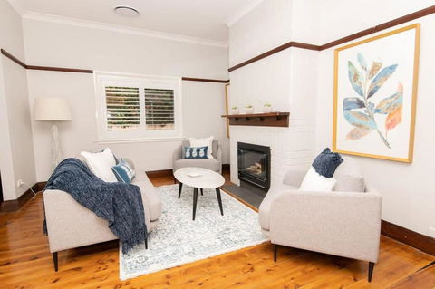Rose Hill On Hamer, 1940s Charming Cottage Near Cook Park - Palm Beach Accommodation 2
