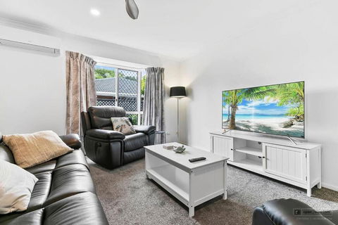 Rosella Rise! - Palm Beach Accommodation 3
