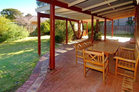 Rosewood Cottage - Palm Beach Accommodation 0