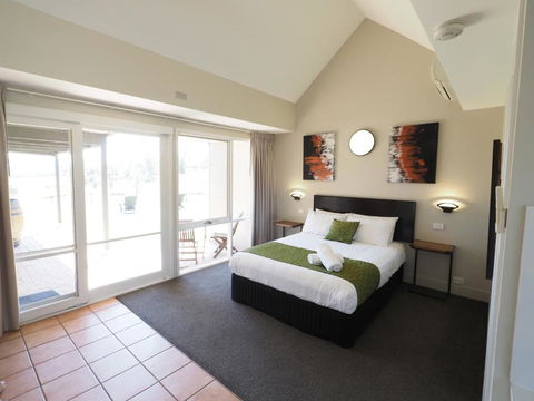 Rothbury Downs - Palm Beach Accommodation 2