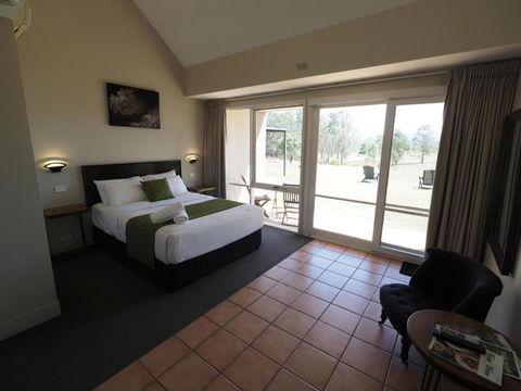 Rothbury Downs - Palm Beach Accommodation 3