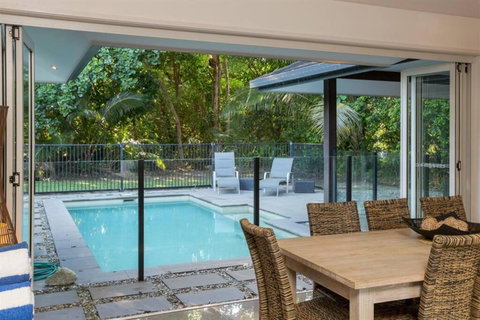 Roya On Mission - Beachfront - Wongaling - Family - Palm Beach Accommodation 3