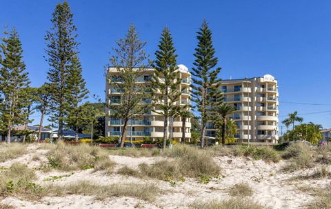 Royal Pacific Resort - Palm Beach Accommodation 1