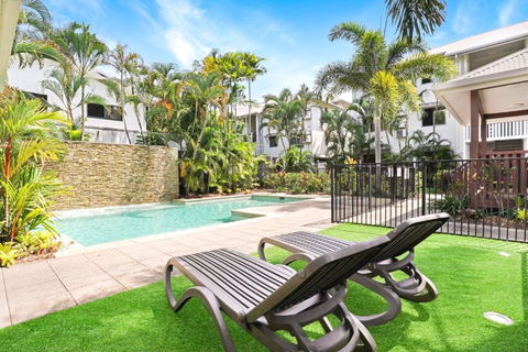 Royal Pavillions City Escape - Palm Beach Accommodation 1