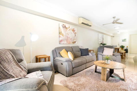 Royal Pavillions City Escape - Palm Beach Accommodation 3