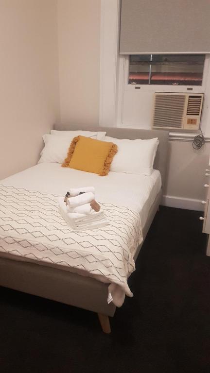 Royal Hotel Yass - Palm Beach Accommodation 2