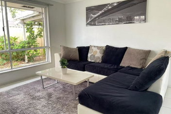 Runaway Bay Family Haven With 4beds with Palm Beach Accommodation