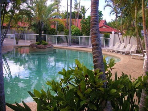 Runaway Bay Motor Inn - Palm Beach Accommodation 1