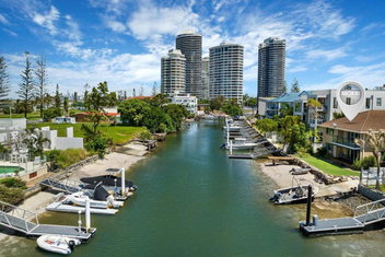 Runaway Bay Waterfront Delight with Palm Beach Accommodation