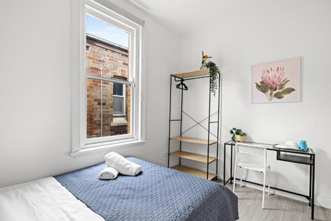 Rustic Double Room - Central Location In Kensington - Shared Bathroom - Palm Beach Accommodation 2