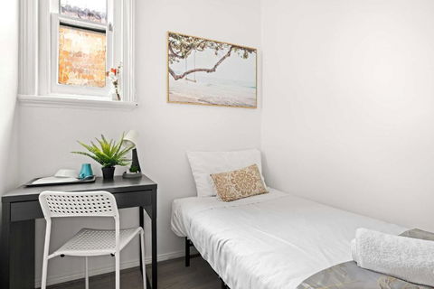 Rustic Single Room - Central Spot At Kengsinton - Shared Bathroom - Palm Beach Accommodation 0