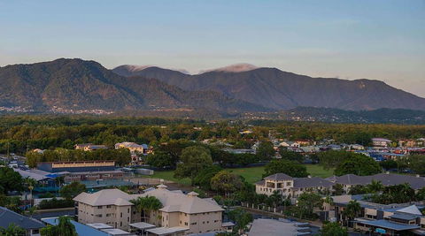 Rydges Esplanade Resort Cairns - Palm Beach Accommodation 1