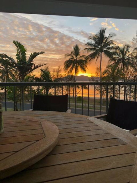 Salt On South - Beachfront Bliss - Palm Beach Accommodation 2