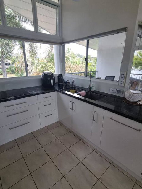 Salt On South - Beachfront Bliss - Palm Beach Accommodation 3