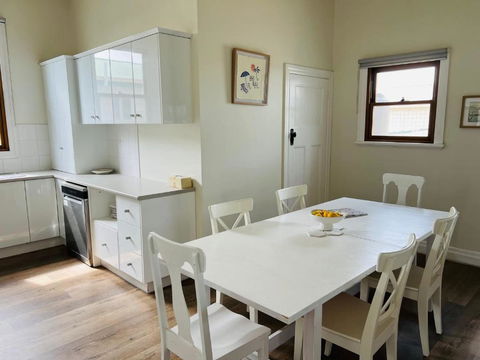 Saltwater Bungalow - WiFi - Palm Beach Accommodation 3