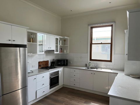 Saltwater Bungalow - WiFi - Palm Beach Accommodation 2