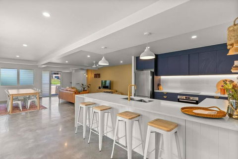 Salty Crab Bungalow - Palm Beach Accommodation 0