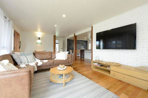 Salty Escape - Palm Beach Accommodation 0