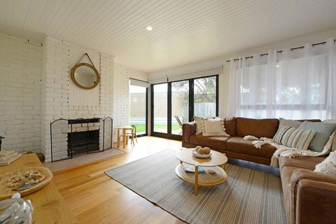 Salty Escape - Palm Beach Accommodation 1