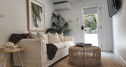 SALTY PALMS -Seaside Studio Apartment - Palm Beach Accommodation 3