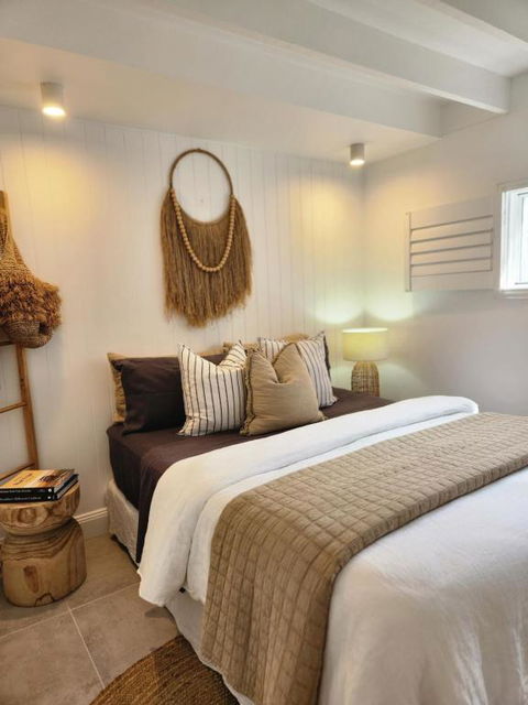 SALTY PALMS -Seaside Studio Apartment - Palm Beach Accommodation 1