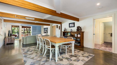 Salty Seaside - Palm Beach Accommodation 1