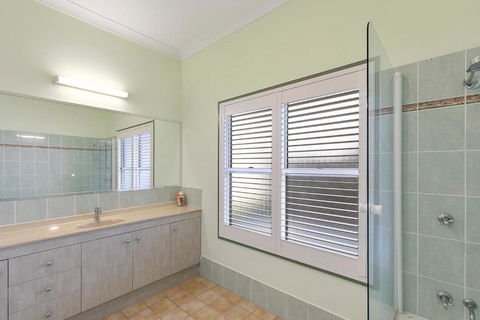Samarinda Green - Palm Beach Accommodation 1