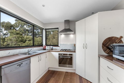 Sanctuary House - Palm Beach Accommodation 3