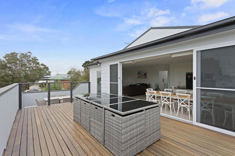 Sanctuary Lodge By Ready Set Stay - BYO LINEN & TOWELS - Palm Beach Accommodation 0