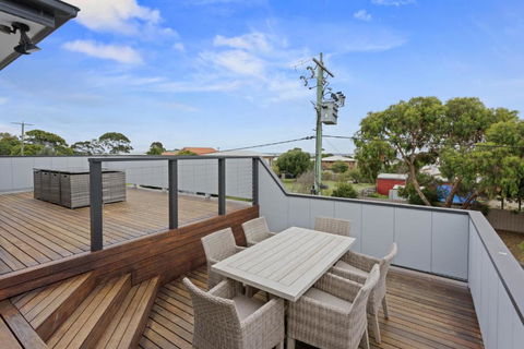 Sanctuary Lodge By Ready Set Stay - BYO LINEN & TOWELS - Palm Beach Accommodation 3