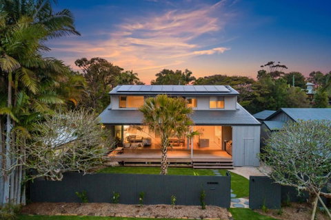 Sanctuary On Browning - Palm Beach Accommodation 0