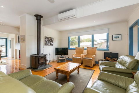 Sand Surf And Sunshine - Palm Beach Accommodation 2