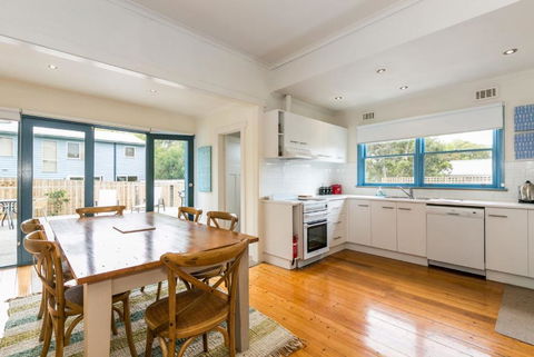 Sand Surf And Sunshine - Palm Beach Accommodation 1