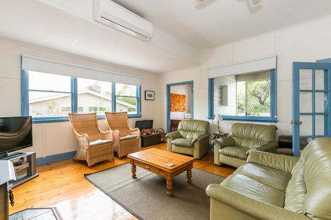 Sand Surf And Sunshine - Palm Beach Accommodation 3