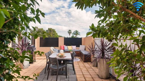 Sandcastle Shores - Palm Beach Accommodation 0