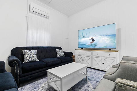 Sandown Beachside Cottage - Palm Beach Accommodation 1