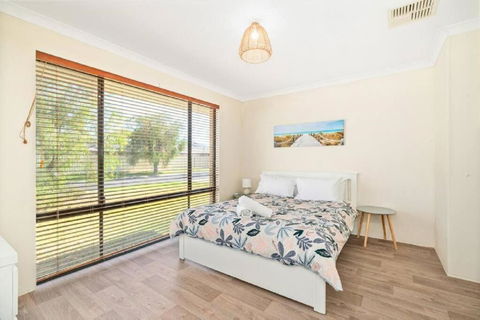 Sandpiper House - Family & Pet Friendly - Palm Beach Accommodation 3