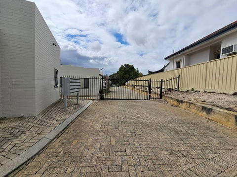 Sandringham Tranquil Retreat - Palm Beach Accommodation 2