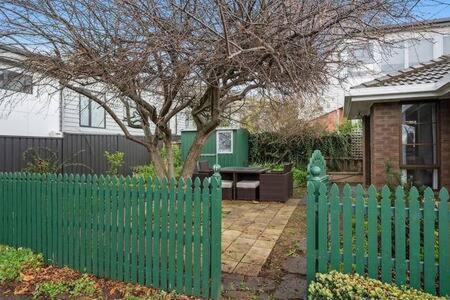 Sandy Bay Cozy Cottage Close To CBD - Palm Beach Accommodation 3