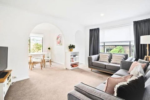 Sandy Bay Cozy Cottage Close To CBD - Palm Beach Accommodation 0