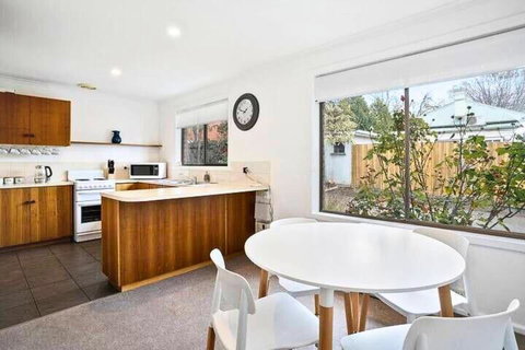 Sandy Bay Cozy Cottage Close To CBD - Palm Beach Accommodation 1