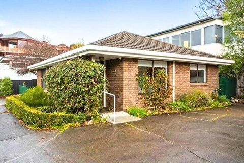 Sandy Bay Cozy Cottage Close To CBD - Palm Beach Accommodation 2