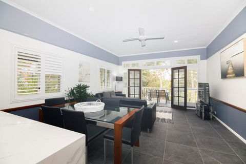 Sandy Beach Resort - Palm Beach Accommodation 2